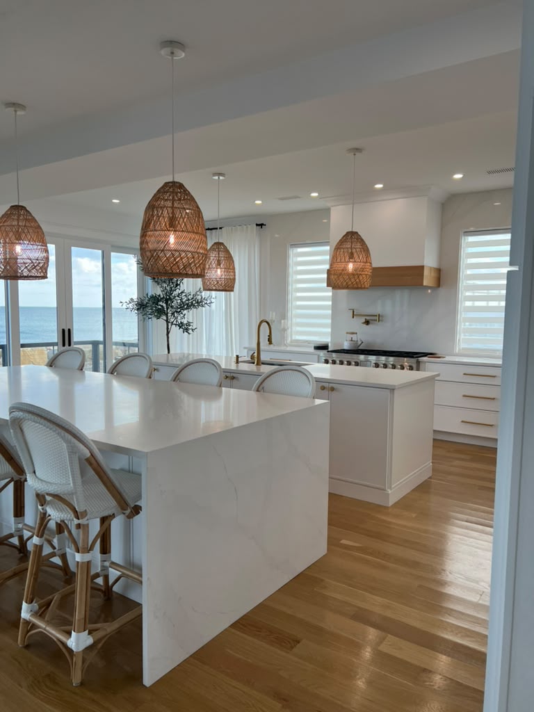 Calacatta Abezzo Quartz in Kitchen