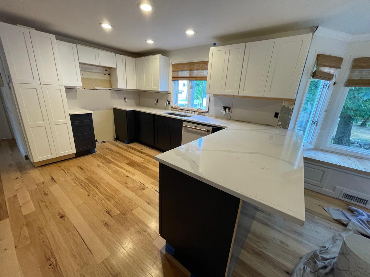 Calacatta Laza Quartz in Kitchen